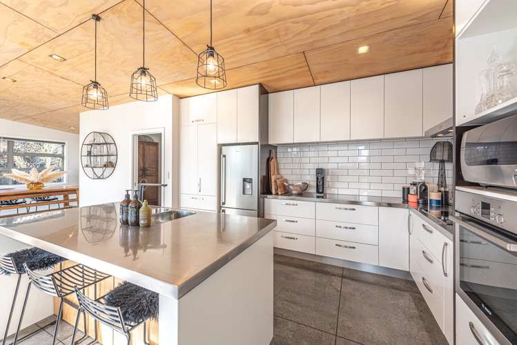 9 Lithgow Drive Otamatea_2