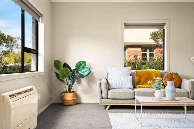 Big Flat section, Modern House, Good Garaging