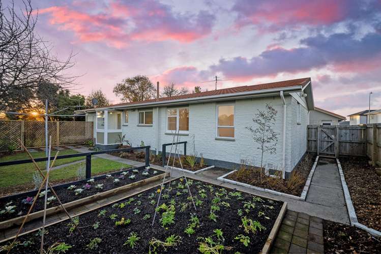15 Denniston Crescent Redwood_15
