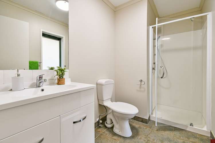 10 Rock Daisy Crescent Mangere_12