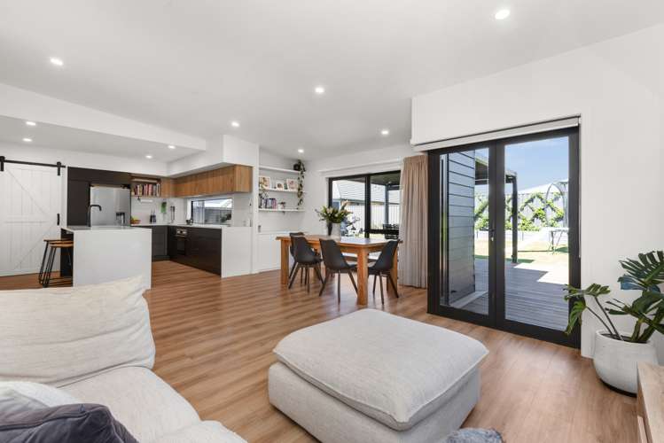 27 Hikawera Drive Frimley_9