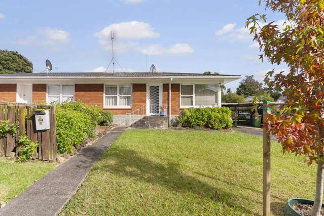 Easy Living in a Super Convenient Location!