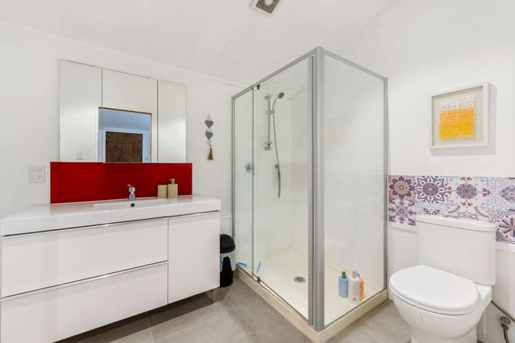 279 Royal Road Massey_18