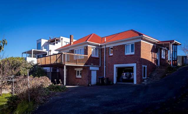 Stunning Sea Views & Unmatched Convenience!