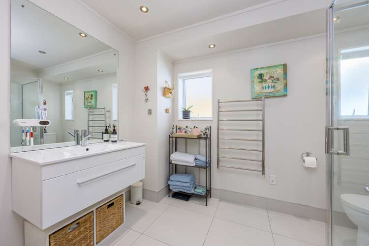 2/984 Whangaparaoa Road Manly_16