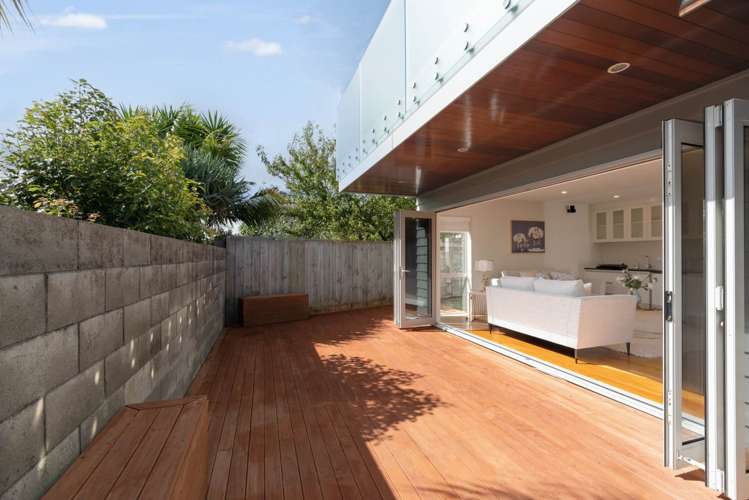 6 Rogers Avenue Eastern Beach_23