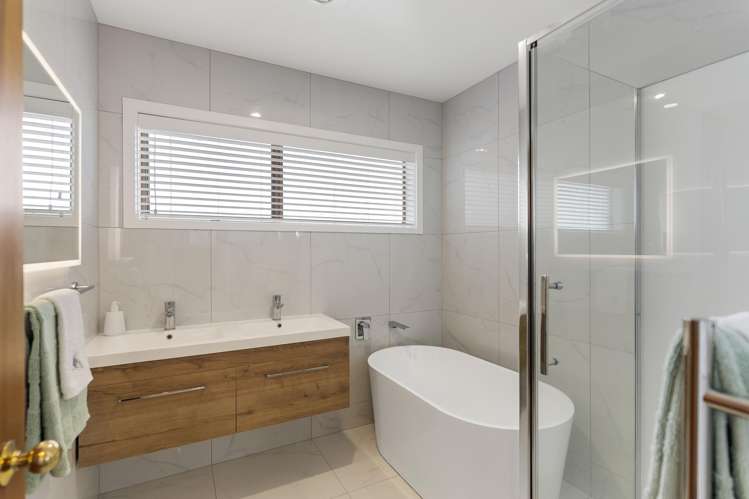 8 Helvetia Drive Browns Bay_18