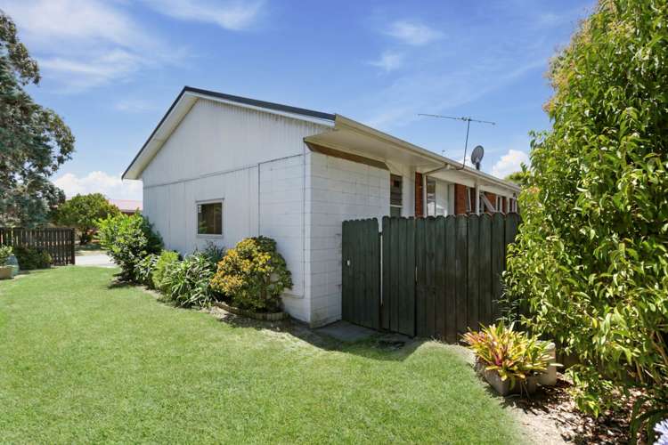 2/2 Chevis Place Pakuranga_14