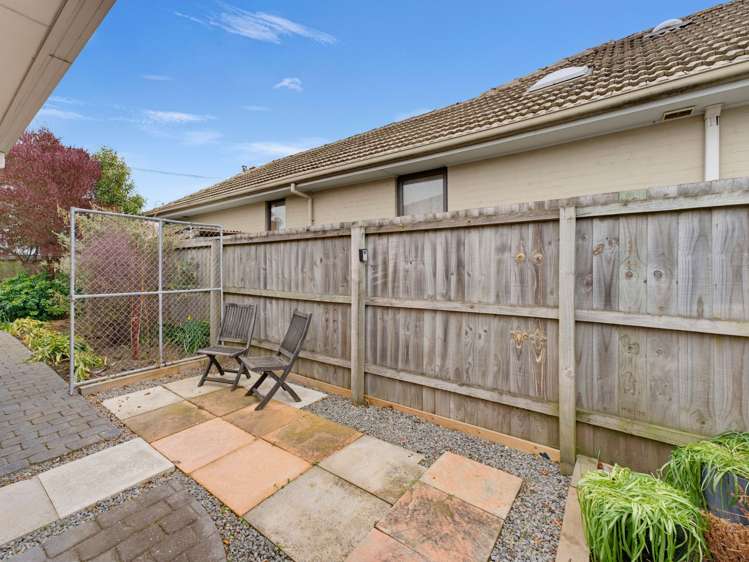 2/2 Bentley Street Russley_22