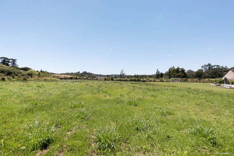 2 Loretta Place Red Beach_7