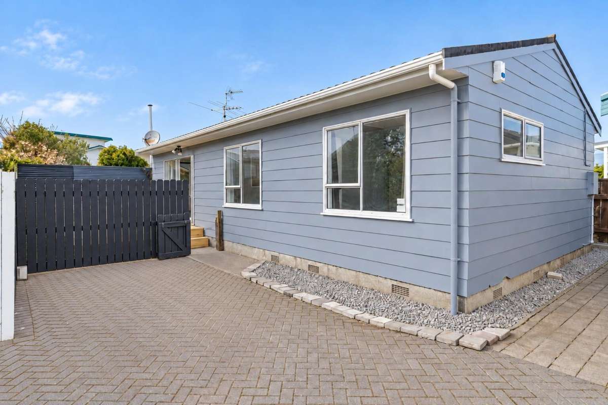 2/14 Plunket Avenue_0