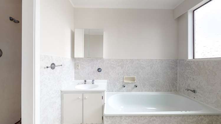 36 Akaroa Drive Maupuia_7