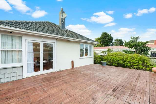 3-BEDROOM  STANDALONE BEAUTY IN MT ROSKILL