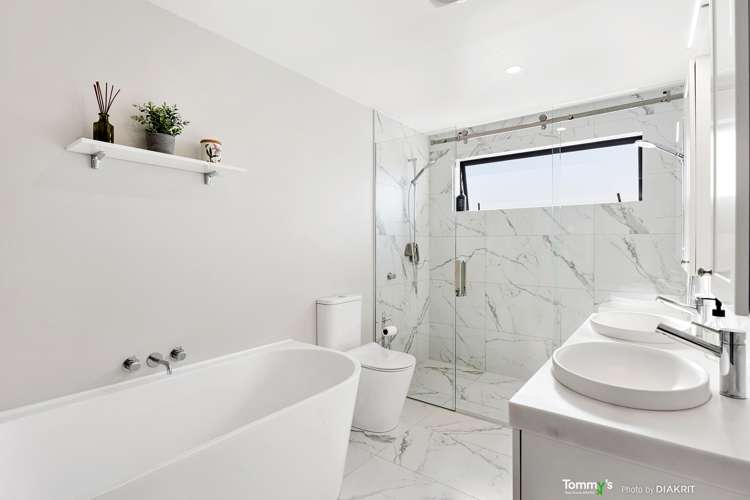 15 Riroriro Close Crofton Downs_12