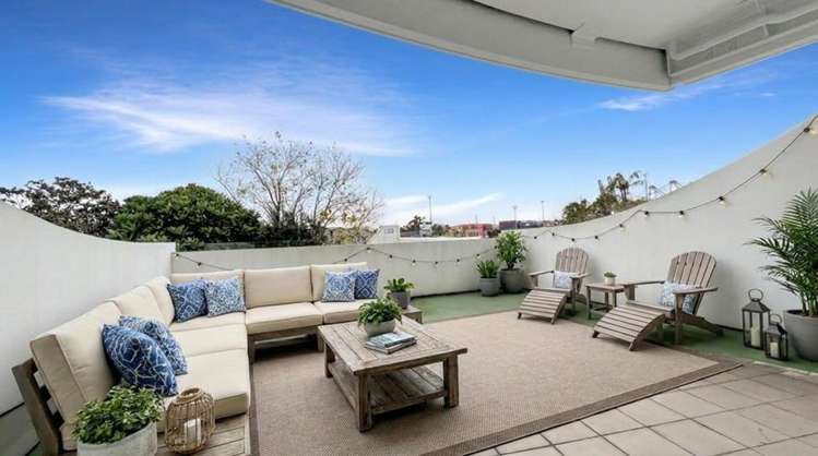 203/86 The Strand_0