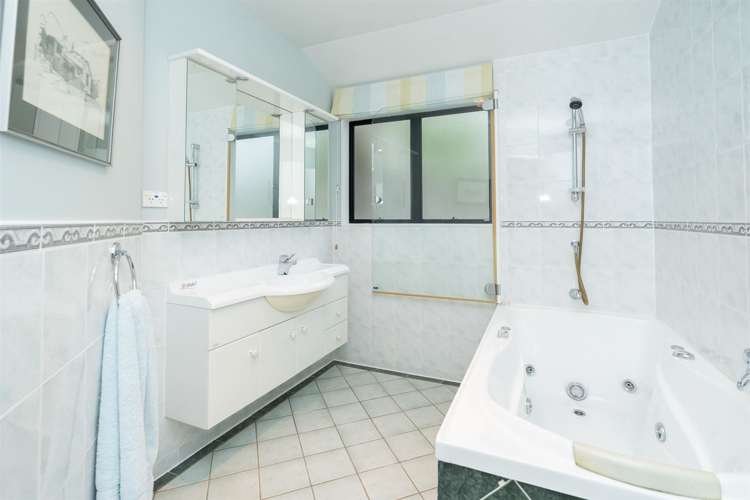 8a Perindale Drive Chartwell_15