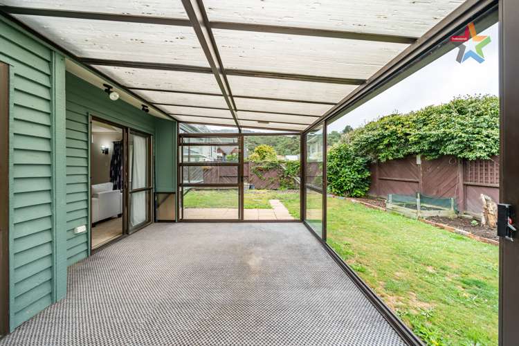 19 Mcenroe Grove Naenae_13