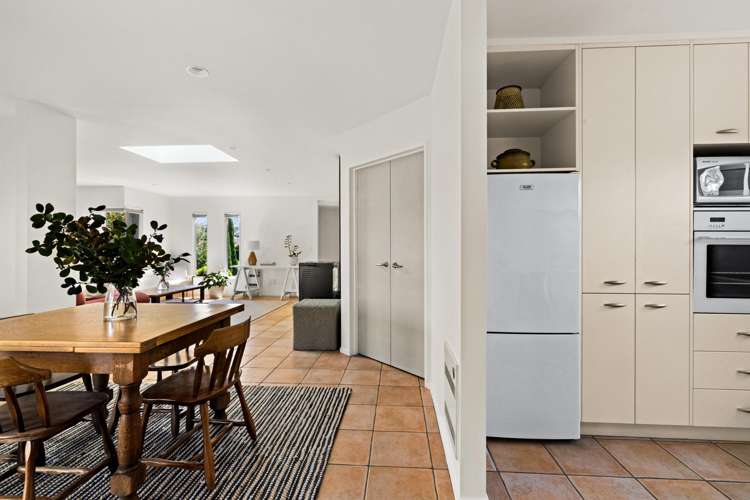 2 Queens Walk Taradale_4