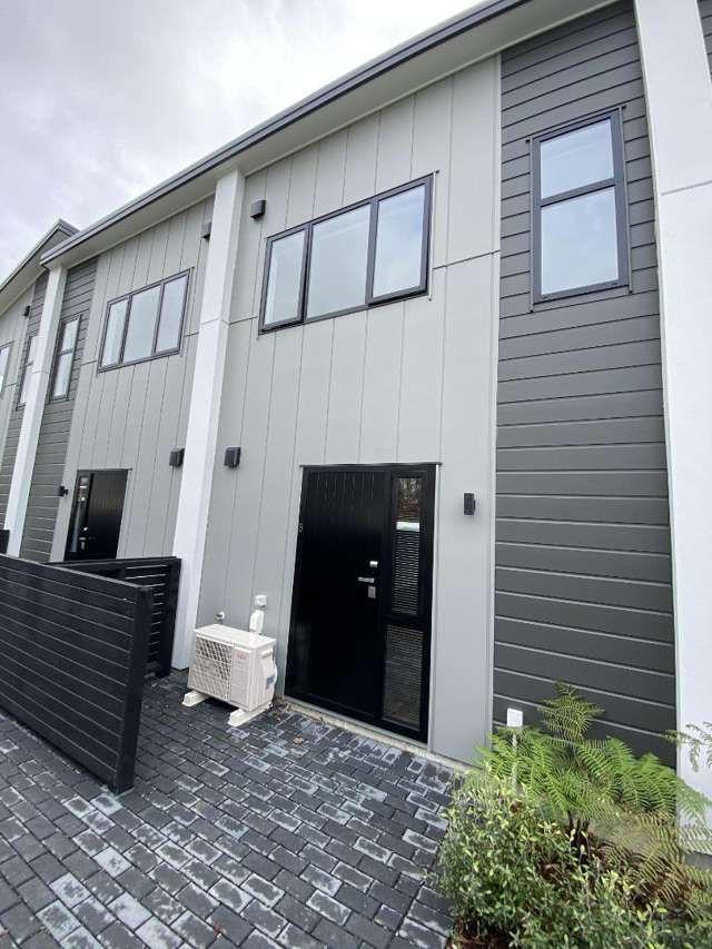 Spacious 2 Bedroom Townhouse