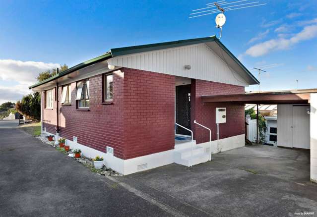 CUTE TWO BEDROOM HOME MOVE IN BEFORE CHRISTMAS