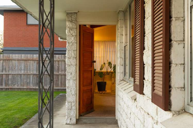 18 Newbourne Crescent Redwoodtown_25