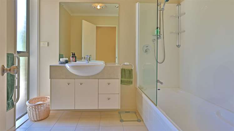 42 Espalier Drive Henderson_16