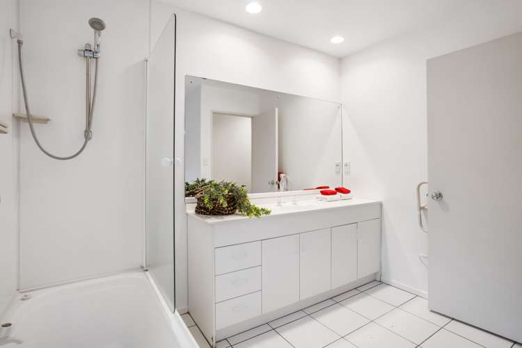 10/17 Chatfield Place Remuera_17