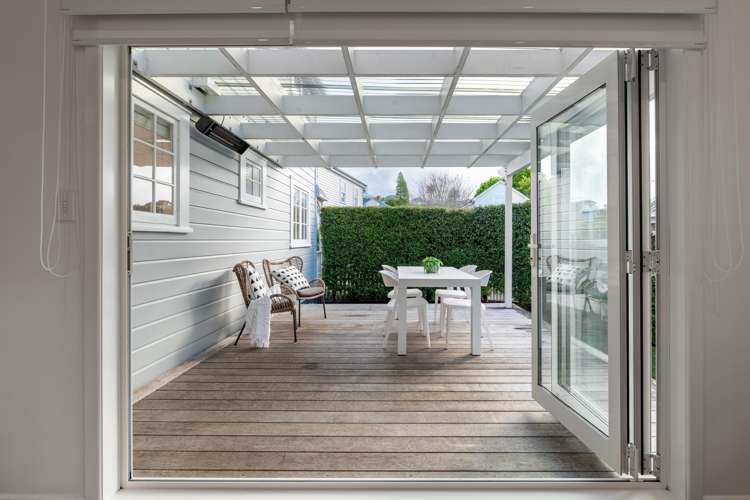 34 Beach Road Northcote Point_9