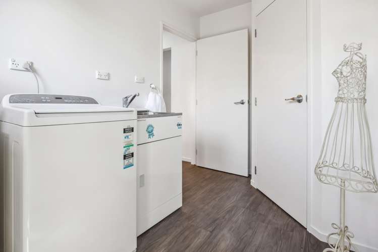 22 Regency Crescent Redwood_15