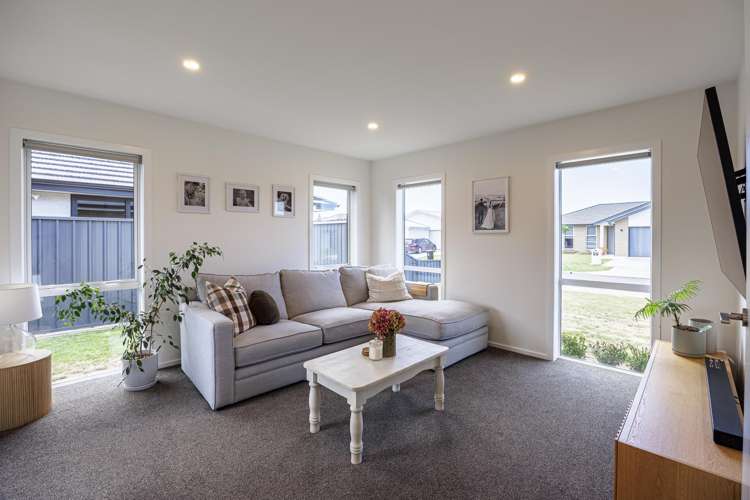 31 Hikawera Drive Frimley_4