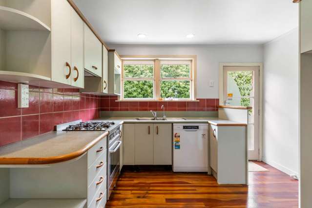 Family Haven: Sunny, Spacious & Superbly Locat...