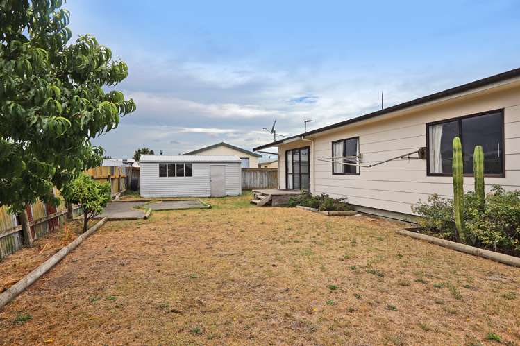 11 Holmes Place Flaxmere_11