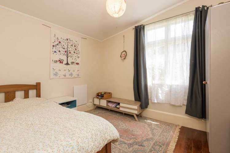 62 Montreal Road Toi Toi_16