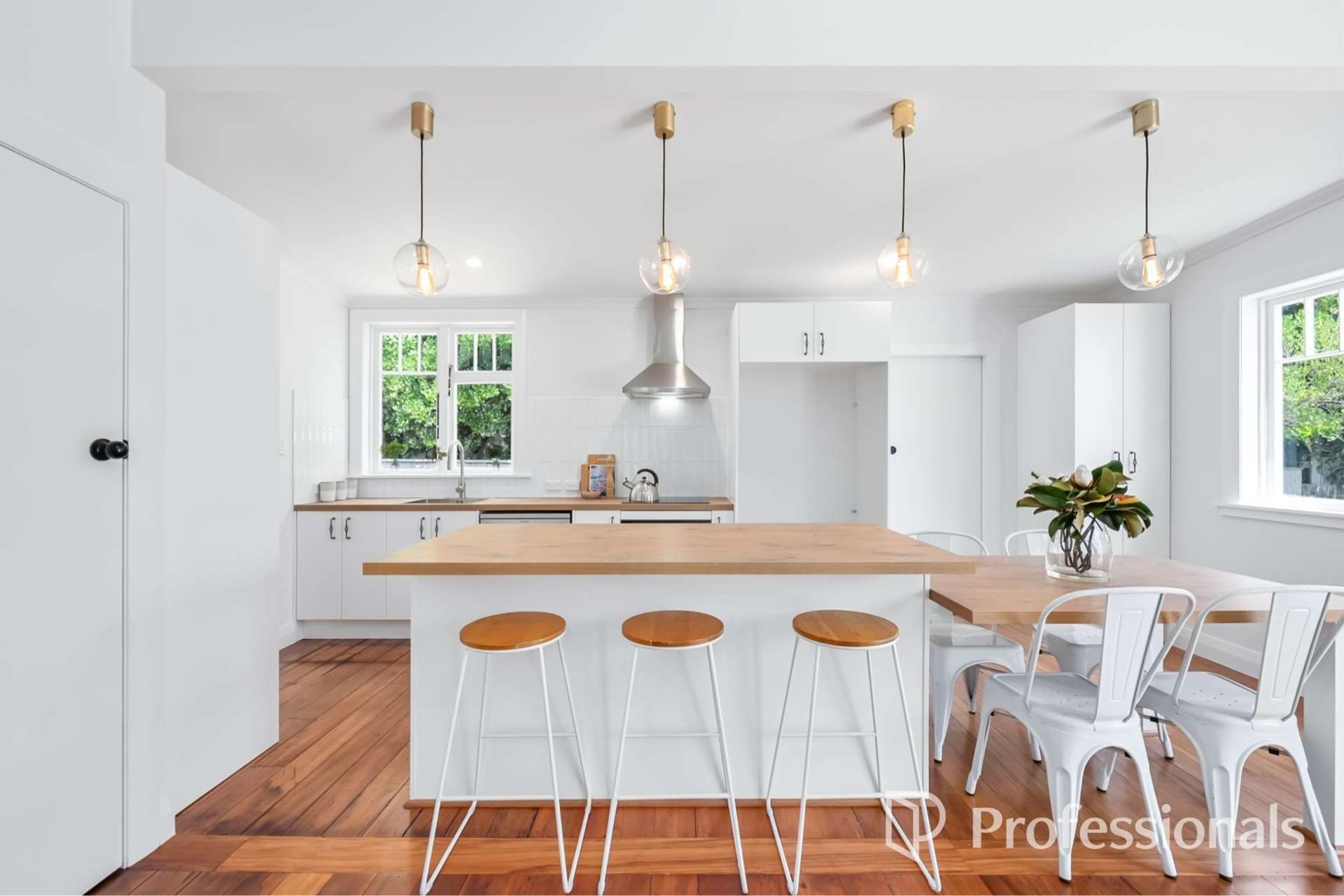 2/6 Pohutukawa Street Woburn_0