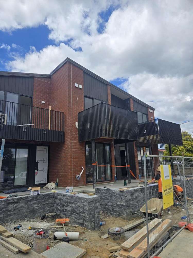 10-12 Humphreys Place Mangere_1