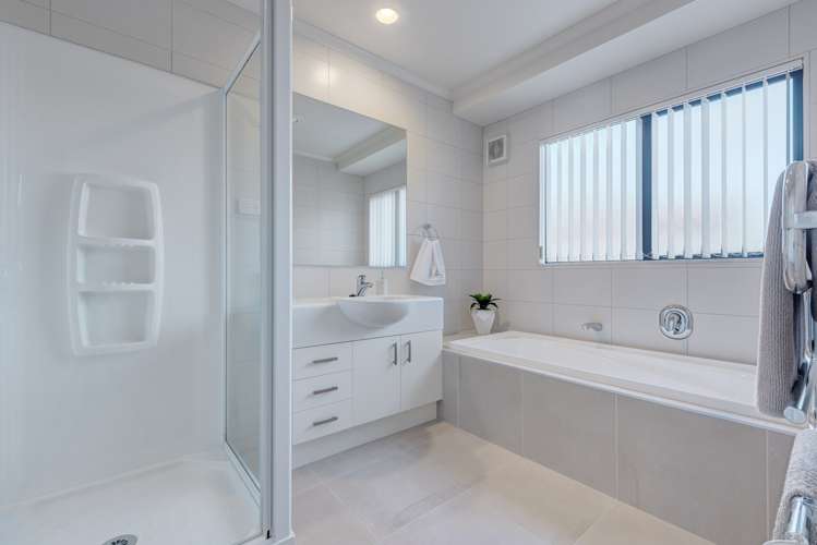 1 Pine Harbour Parade Beachlands_18