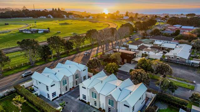 Brand new boutique living - Coronation Terraces