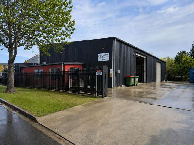 Standalone industrial warehouse with secure yard