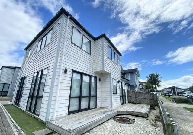 2 Brand new properties with 4 ensuite double bedrooms at Hobsonville