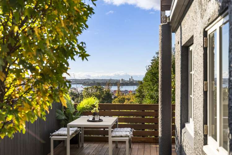 2/10 St Georges Bay Road_0