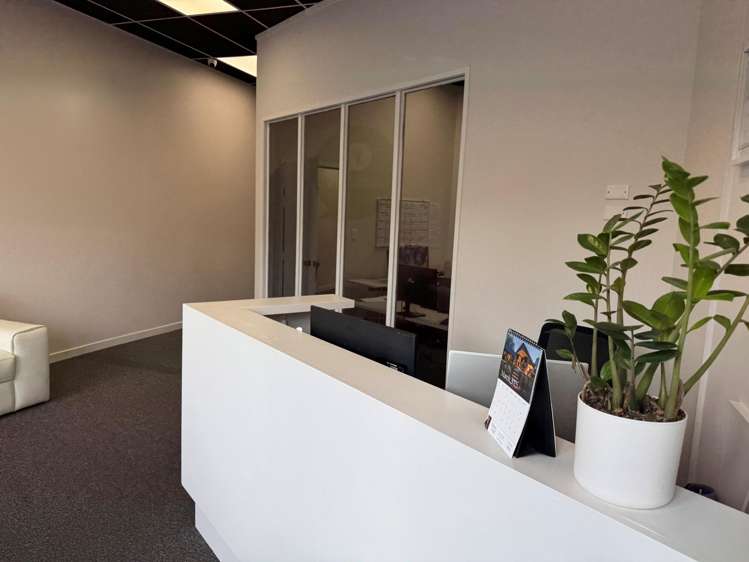 871 Victoria Street Hamilton_1