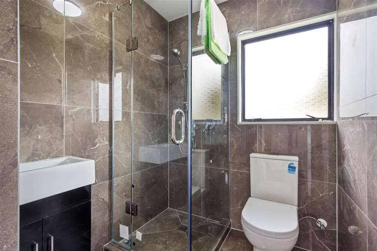 2/13 John Street Mangere East_7