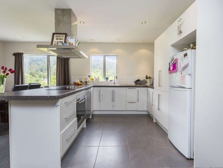 33 Forest Road Pinehaven_4