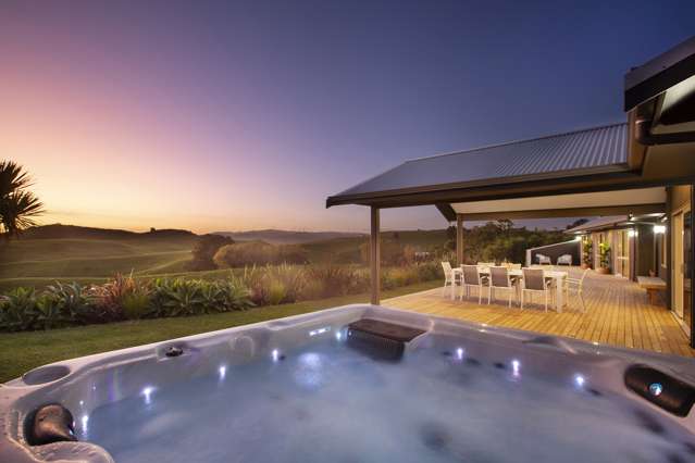 Immaculate Lifestyle Luxury in Raglan