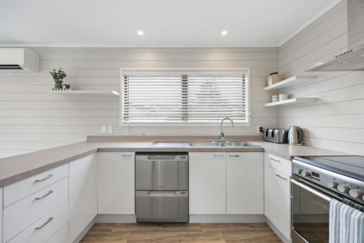 2/103 Cook Street Howick_3