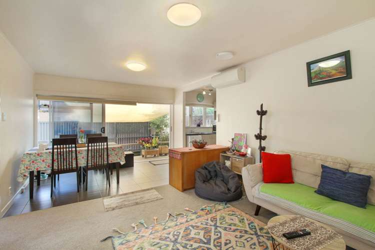 2/7 Lydia Avenue Northcote_13