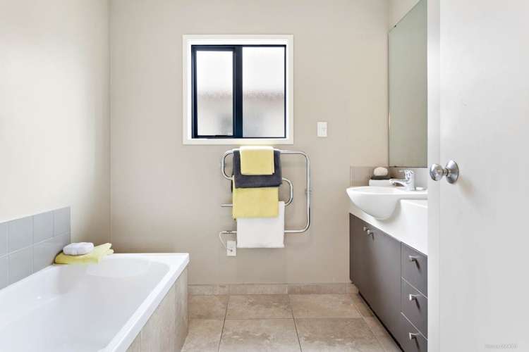 7 Vicente Place Oteha_13