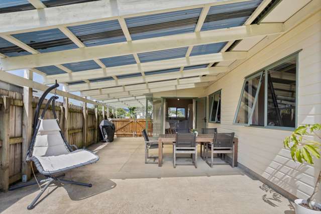 Boat Garage! Plus Location !