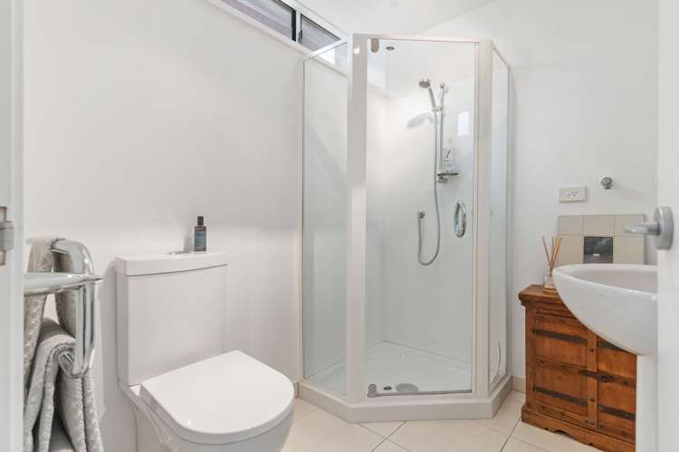 1/6 Saratoga Avenue Herne Bay_10