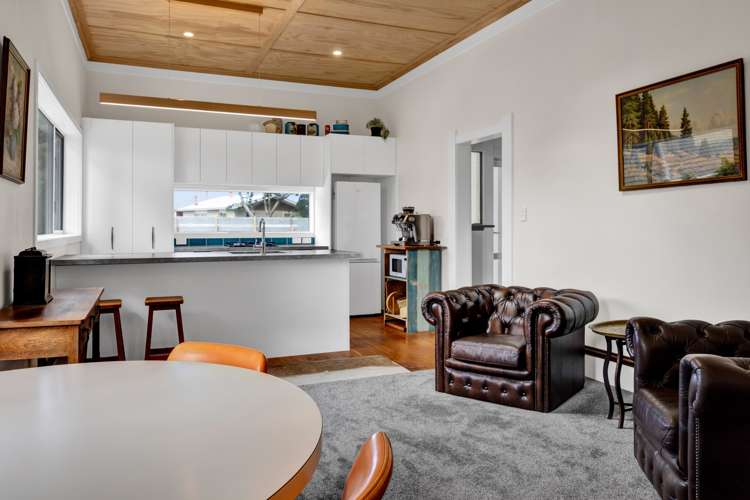 195 South Road Hawera_11